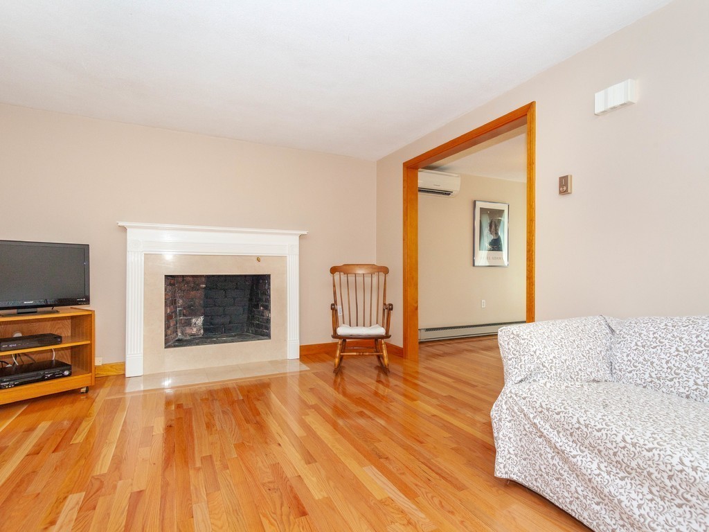 132 Hillcrest Road Waltham, MA 02451 - Photo 9 of 30 Gallery Image 9