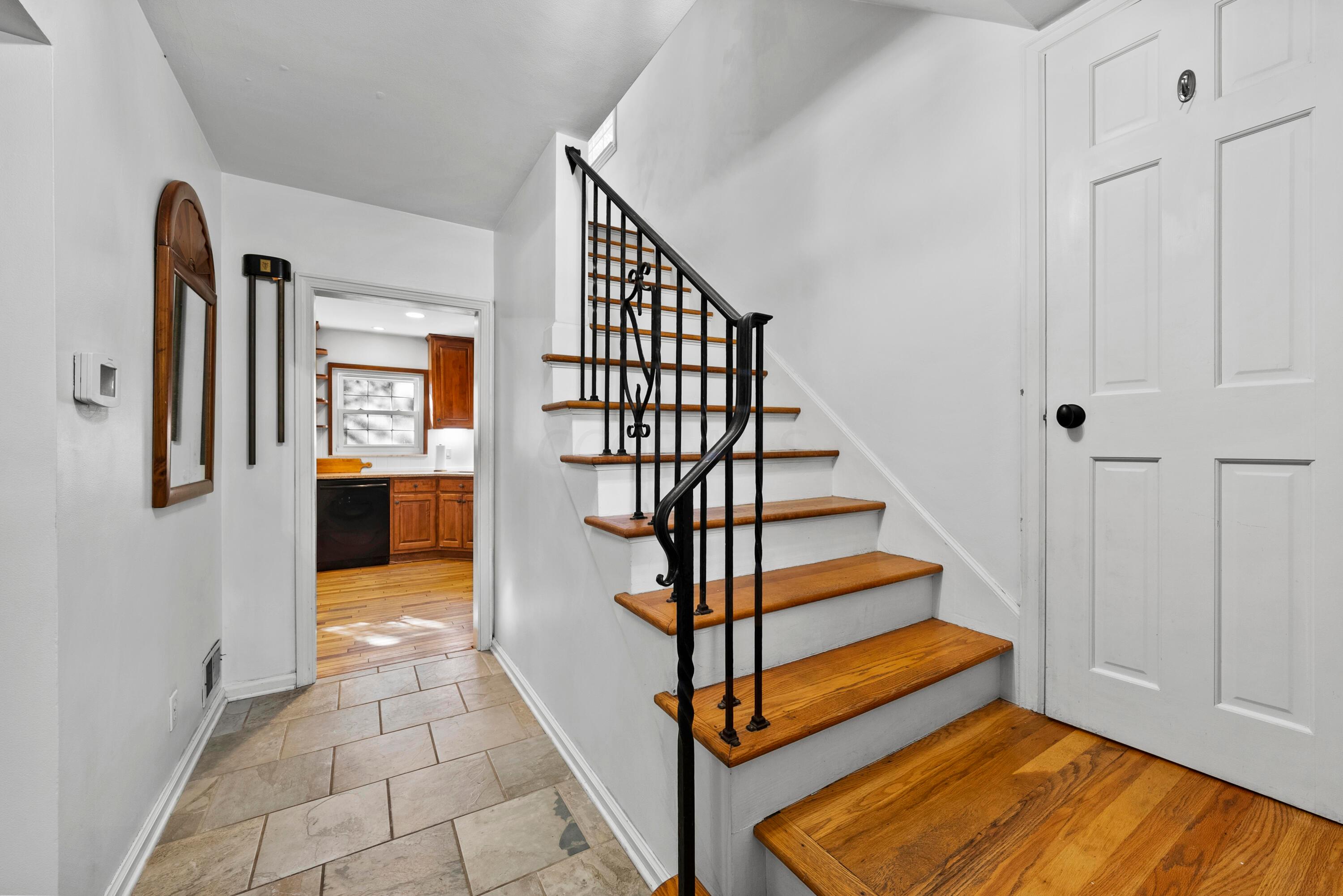 2561 Chester Road Upper Arlington, OH 43221 - Photo 4 of 38 Entry and Stairs