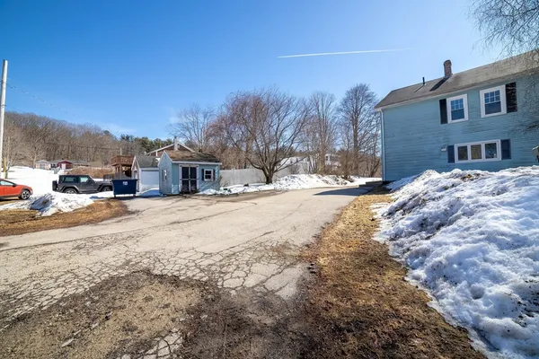 $2,300 | 5 Maple Avenue, Unit 2, North Oxford, MA 01537