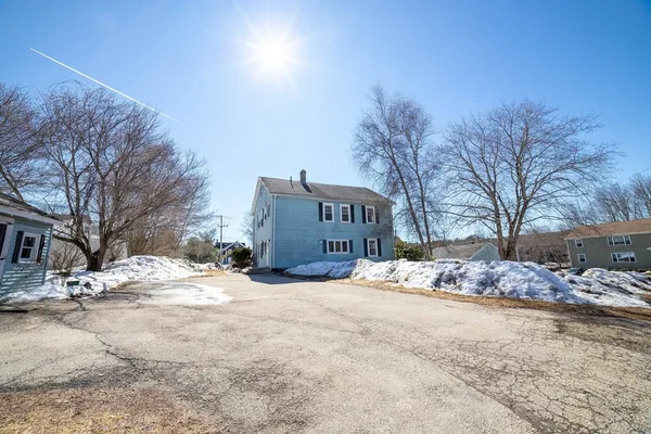 $2,300 | 5 Maple Avenue, Unit 2, North Oxford, MA 01537