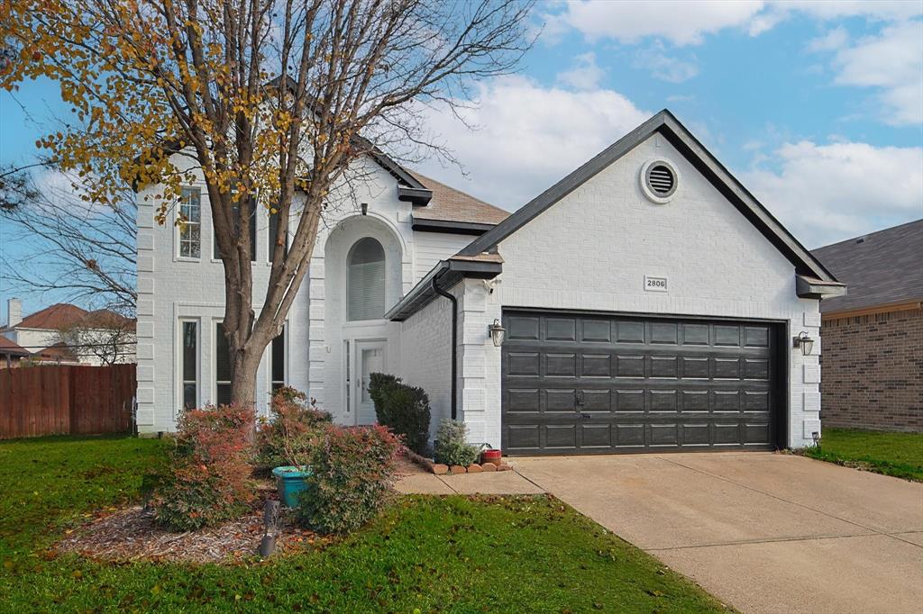 2806 Wandering Oak Dr