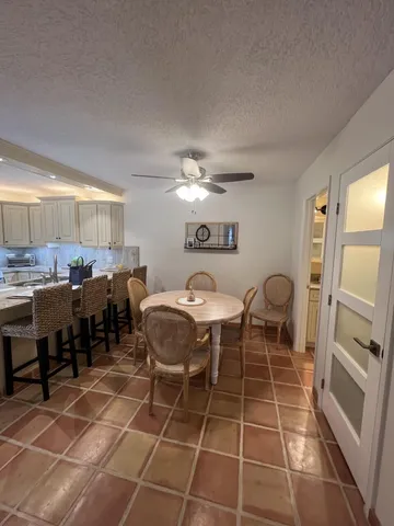 a very nice looking room with chairs