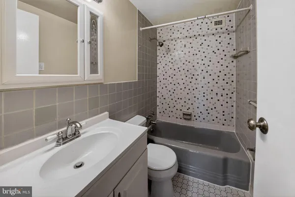 $198,000 | 5406 Connecticut Avenue Northwest, Unit 608, Washington, DC 20015