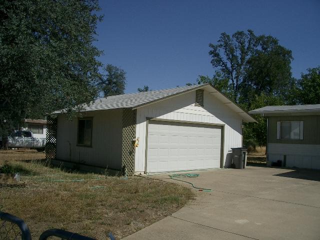18595 Old Oasis Road Redding, CA 96003 - Photo 3 of 5 DETACHED GARAGE