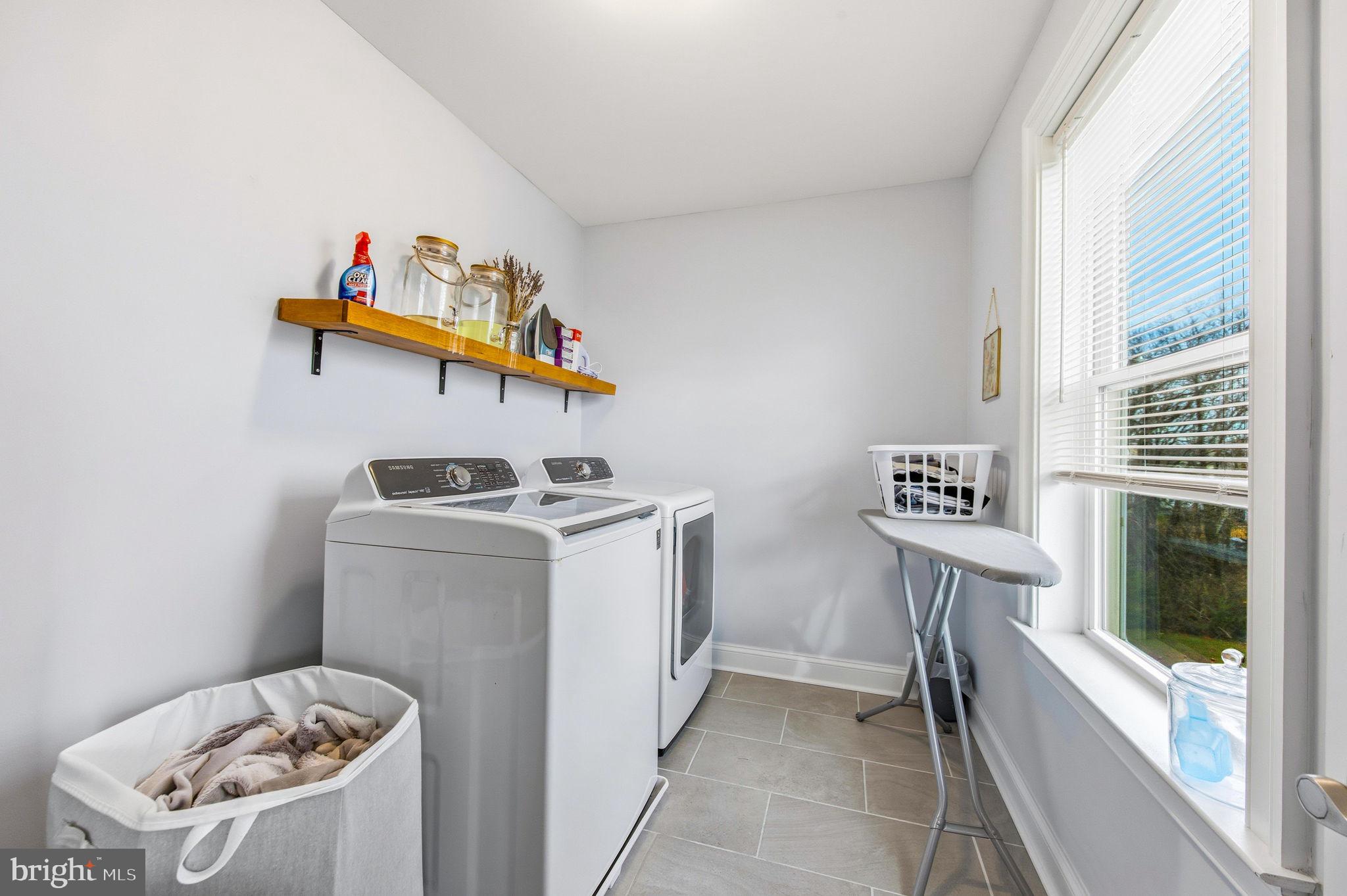 3628 Bay Drive Baltimore, MD 21220 - Photo 34 of 72 a utility room with dryer and washer