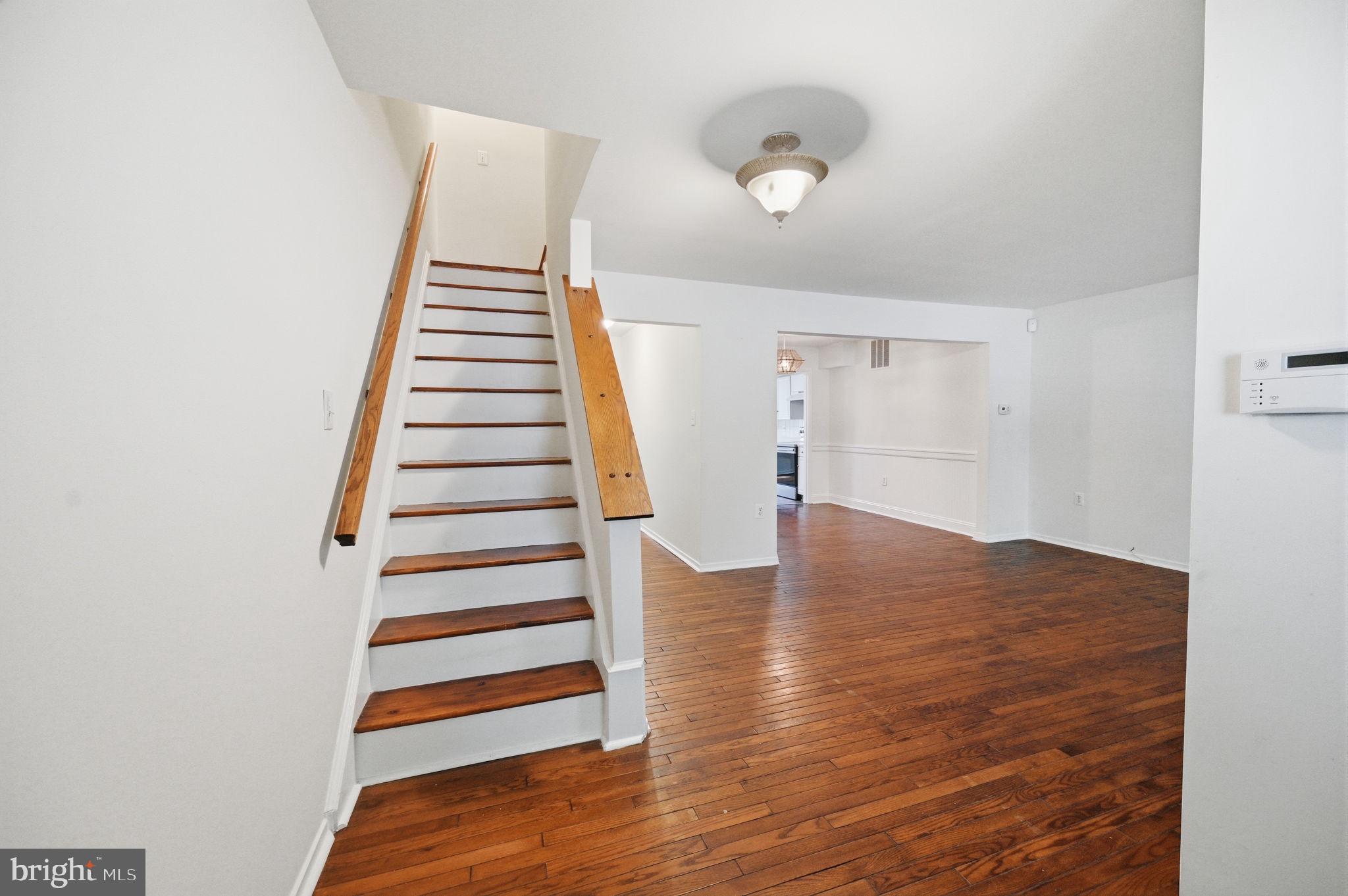 2908 Jermantown Road, Unit 24 Oakton, VA 22124 - Photo 10 of 74 Inviting entryway with warm wood floors.