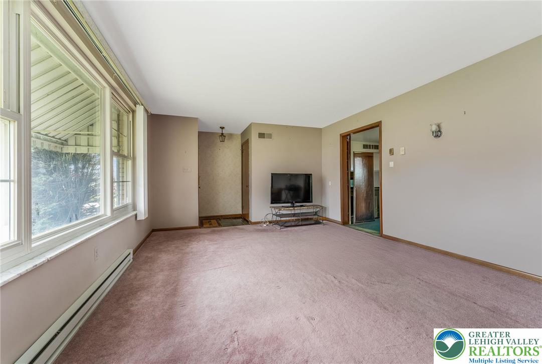 4722 Steuben Road Nazareth, PA 18064 - Photo 6 of 31