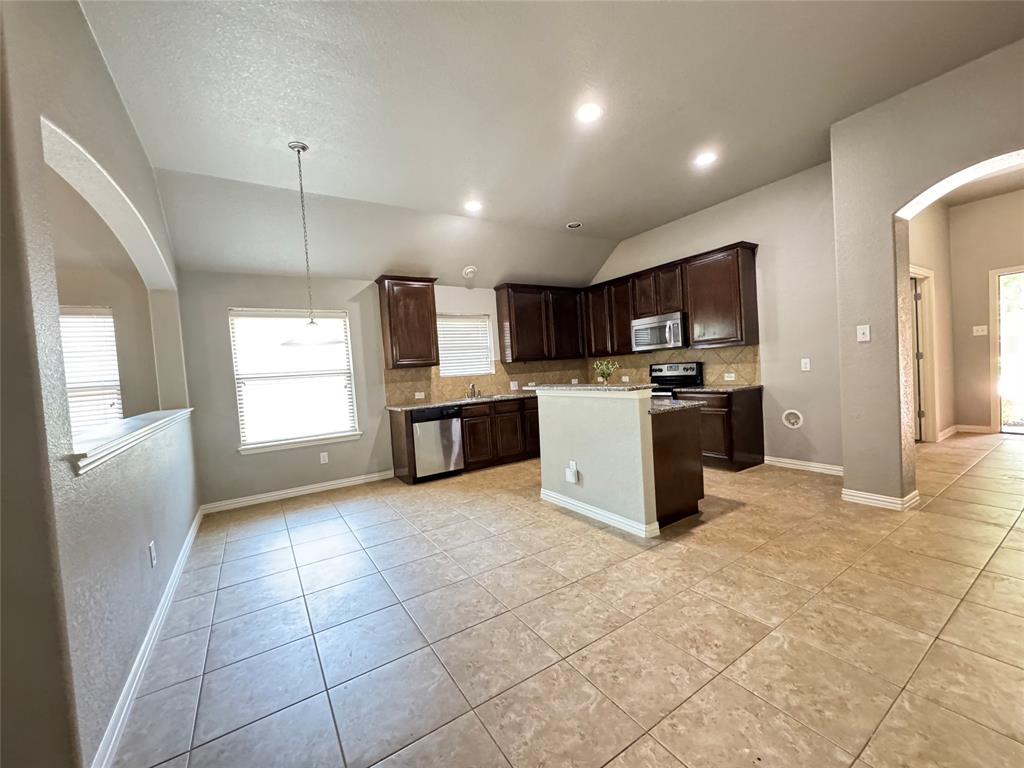 6440 Parkstone Way Dallas, TX 75249 - Photo 16 of 19 Gallery Image 16