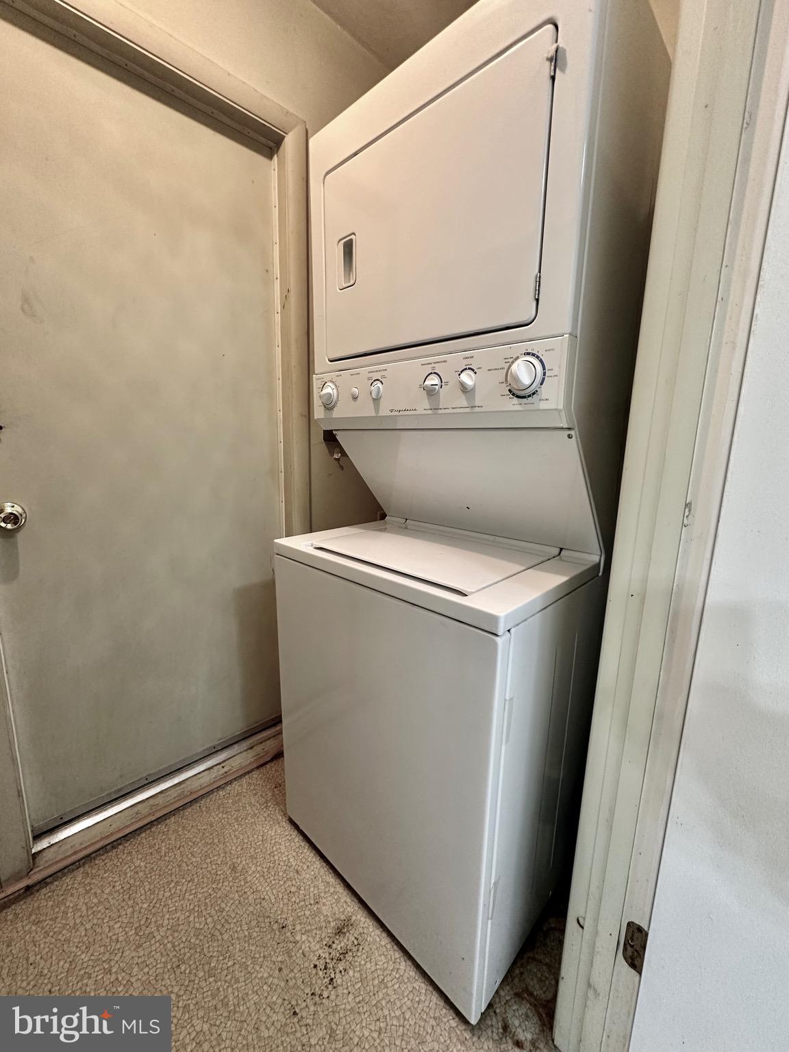 302 Hills Drive Gettysburg, PA 17325 - Photo 7 of 17 a utility room with dryer and washer