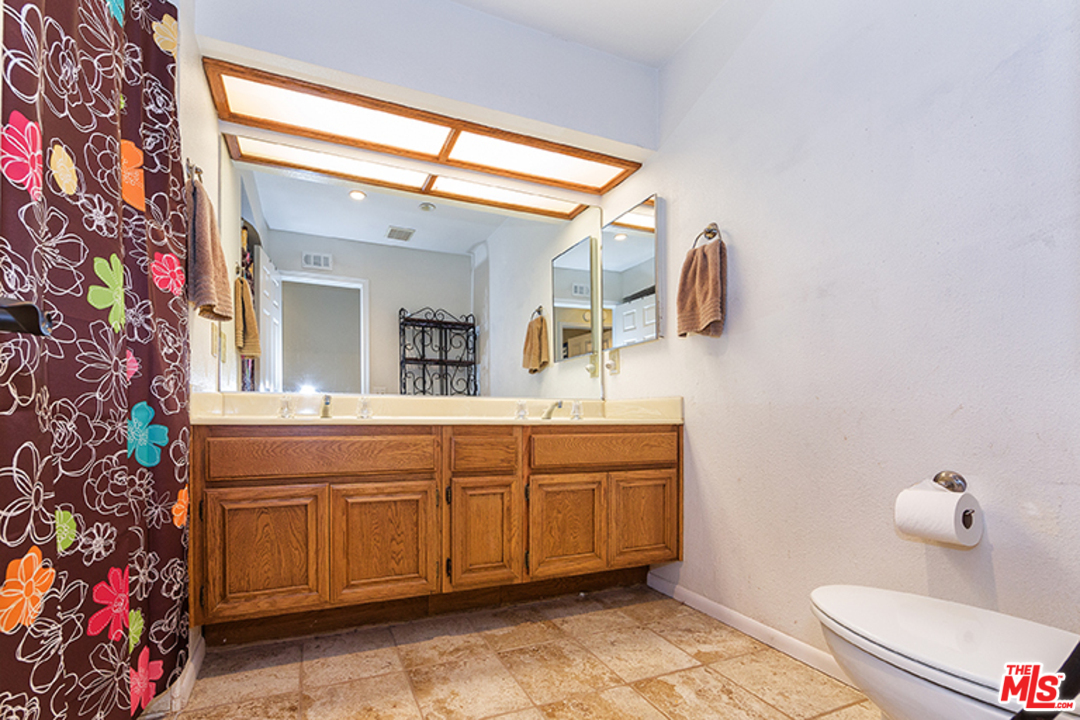 19174 Dunure Place Porter Ranch, CA 91326 - Photo 12 of 19 Gallery Image 12