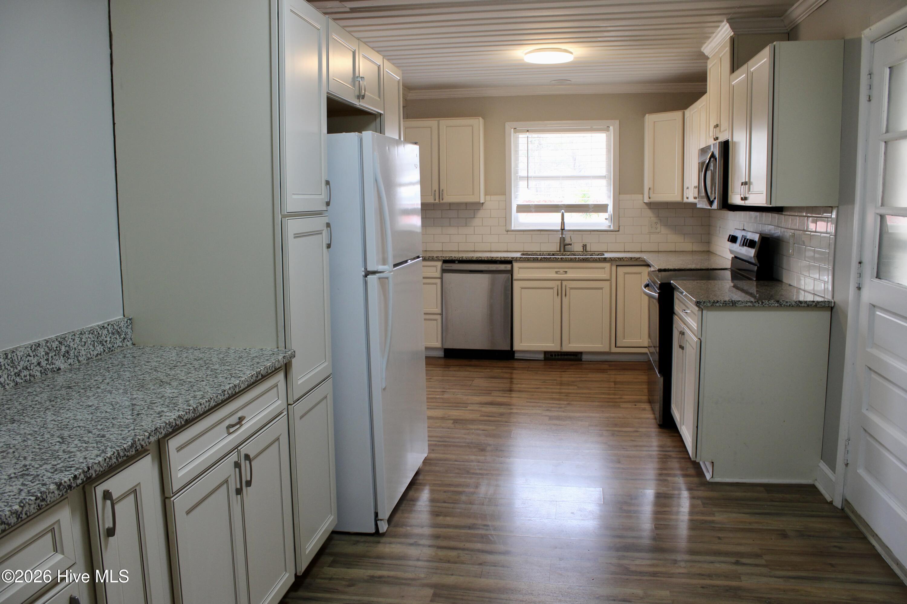 704 Forest Road Goldsboro, NC 27534 - Photo 3 of 18 IMG_4417