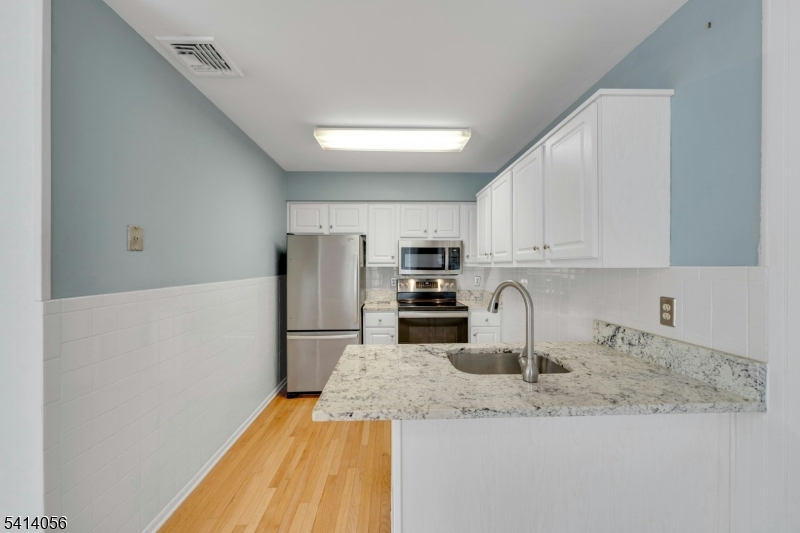 66 Village Green Road Bedminster, NJ 07921 - Photo 11 of 33