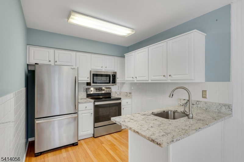 66 Village Green Road Bedminster, NJ 07921 - Photo 12 of 33