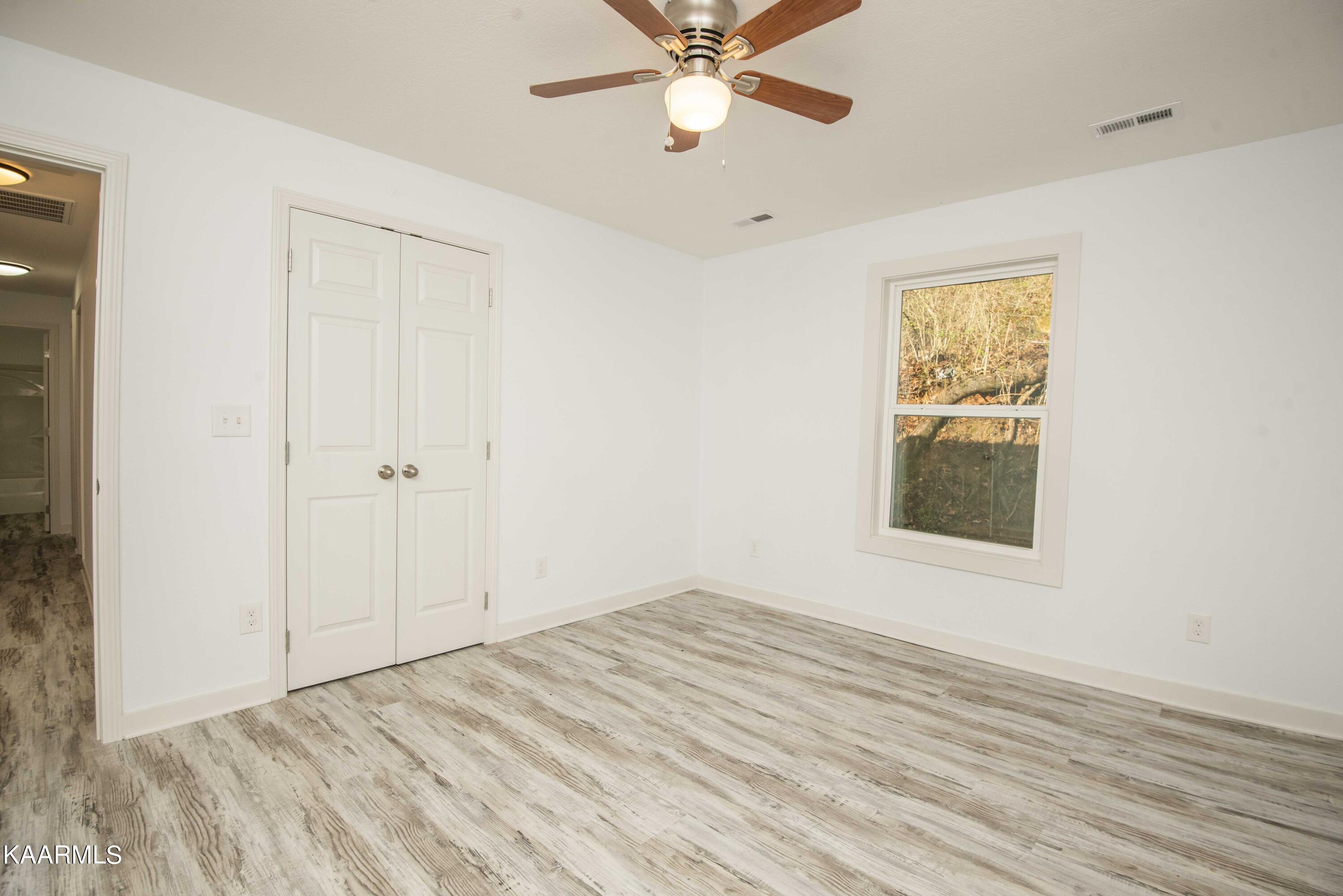 221 Offutt Road Clinton, TN 37716 - Photo 17 of 41 master bed 2_1