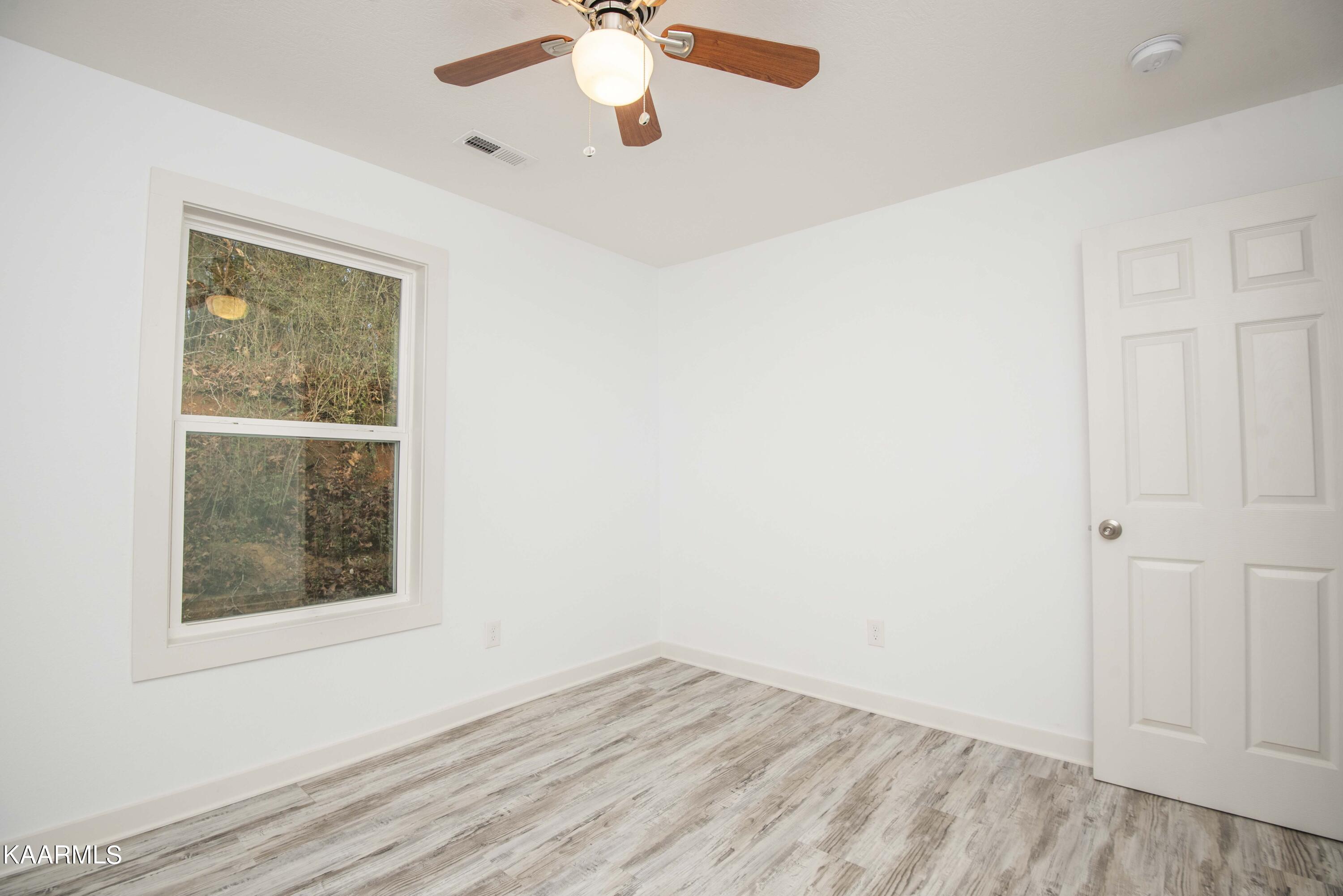 221 Offutt Road Clinton, TN 37716 - Photo 21 of 41 second bed 3_1