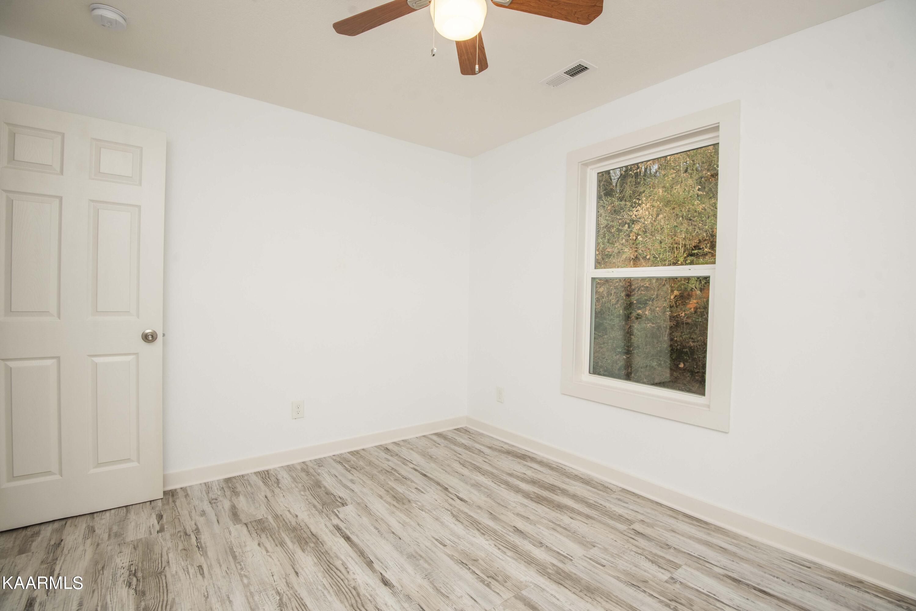 221 Offutt Road Clinton, TN 37716 - Photo 23 of 41 third bed 1_1