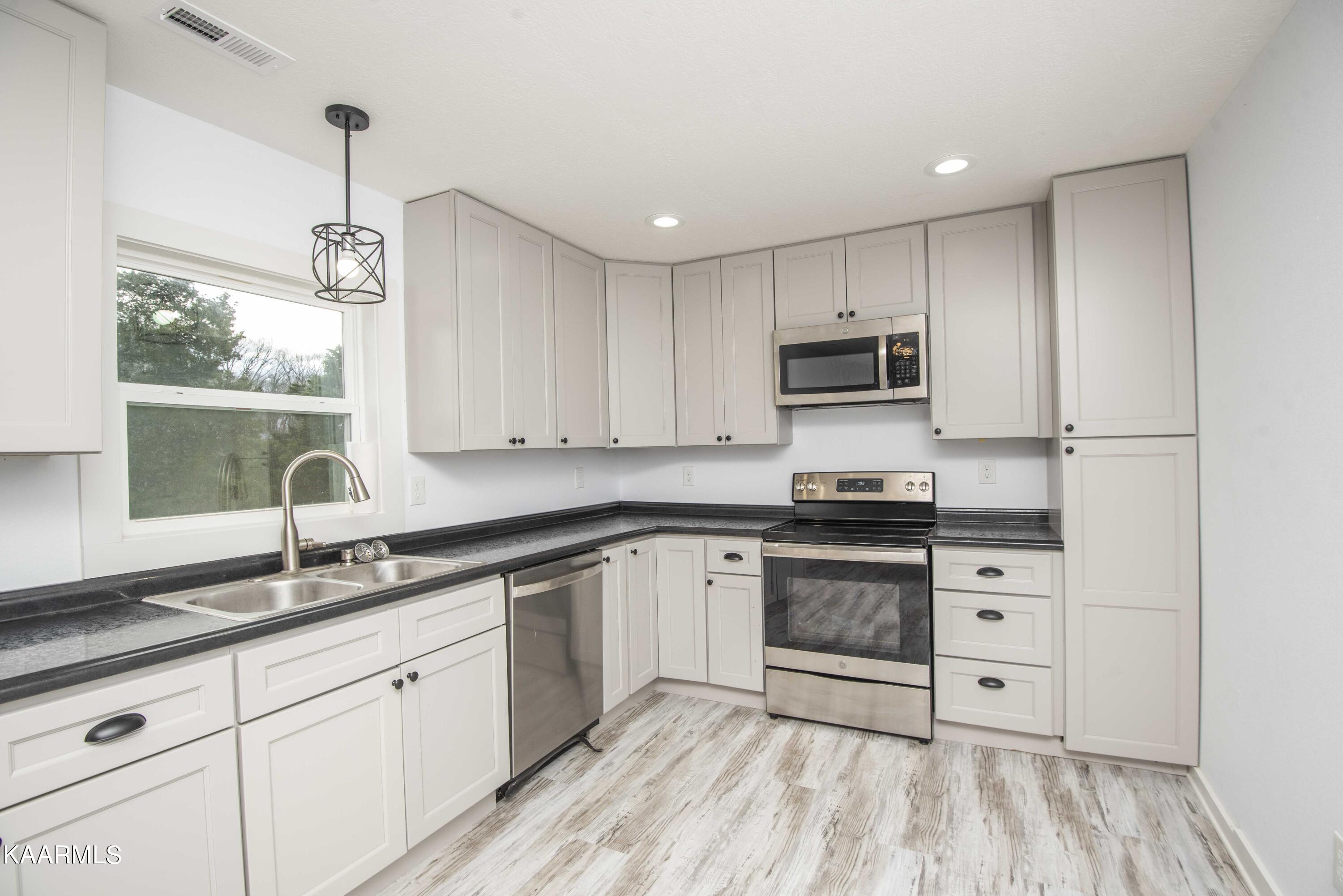 221 Offutt Road Clinton, TN 37716 - Photo 4 of 41 kitchen 4_1