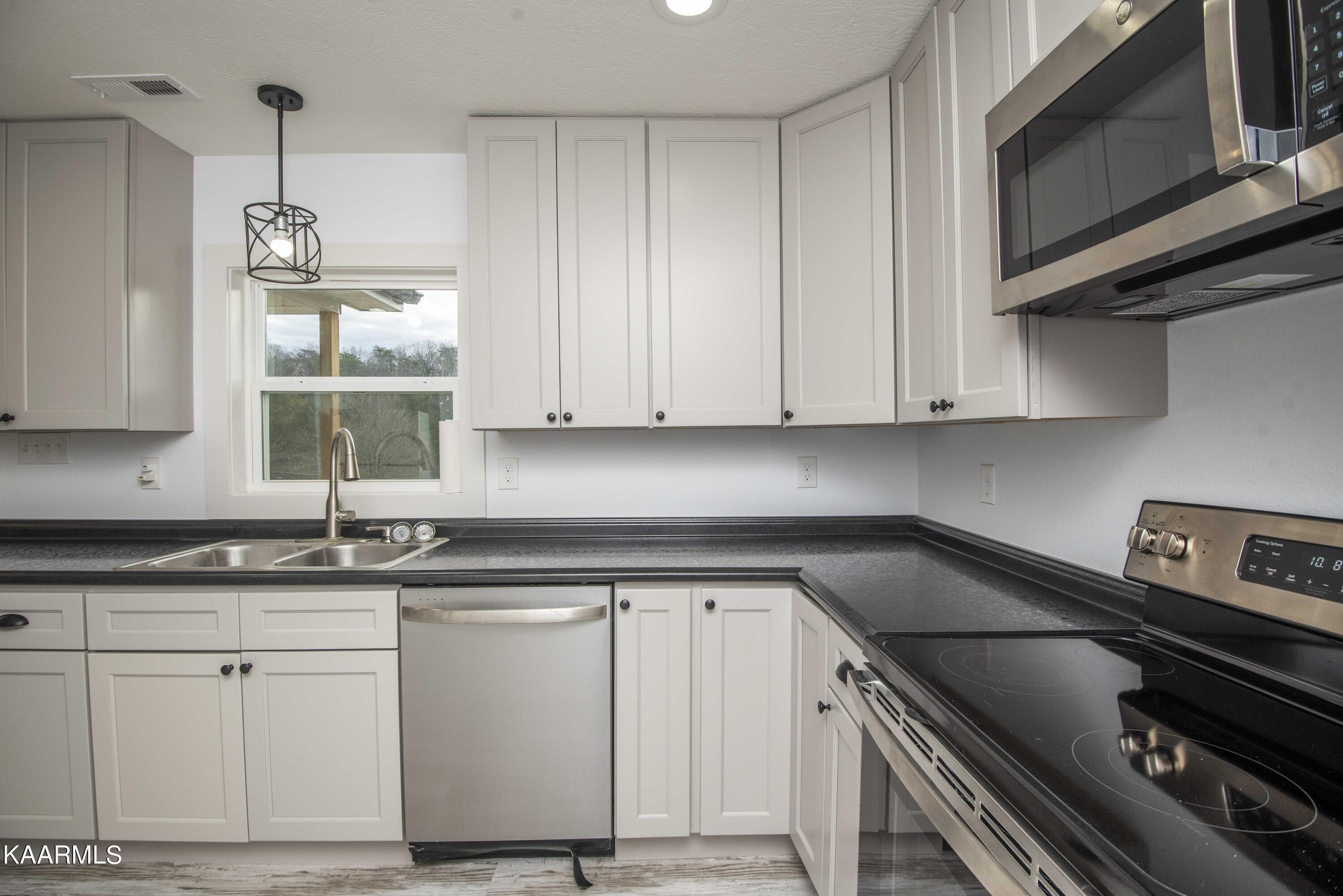 221 Offutt Road Clinton, TN 37716 - Photo 5 of 41 kitchen3_1