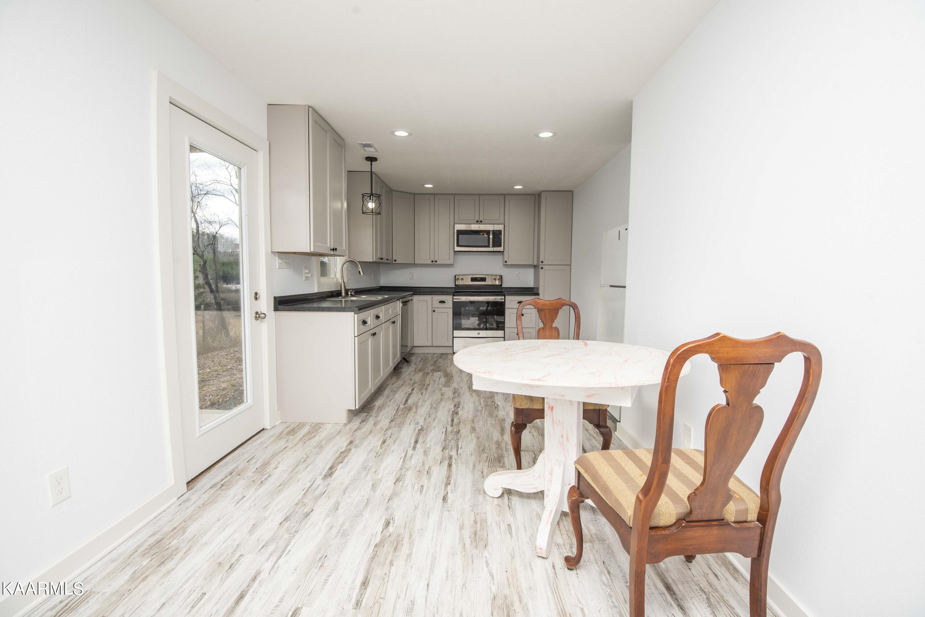 221 Offutt Road Clinton, TN 37716 - Photo 9 of 41 kitchen_1