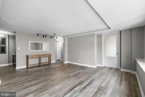 $214,900 | 1021 Arlington Boulevard, Unit 806, Arlington, VA 22209