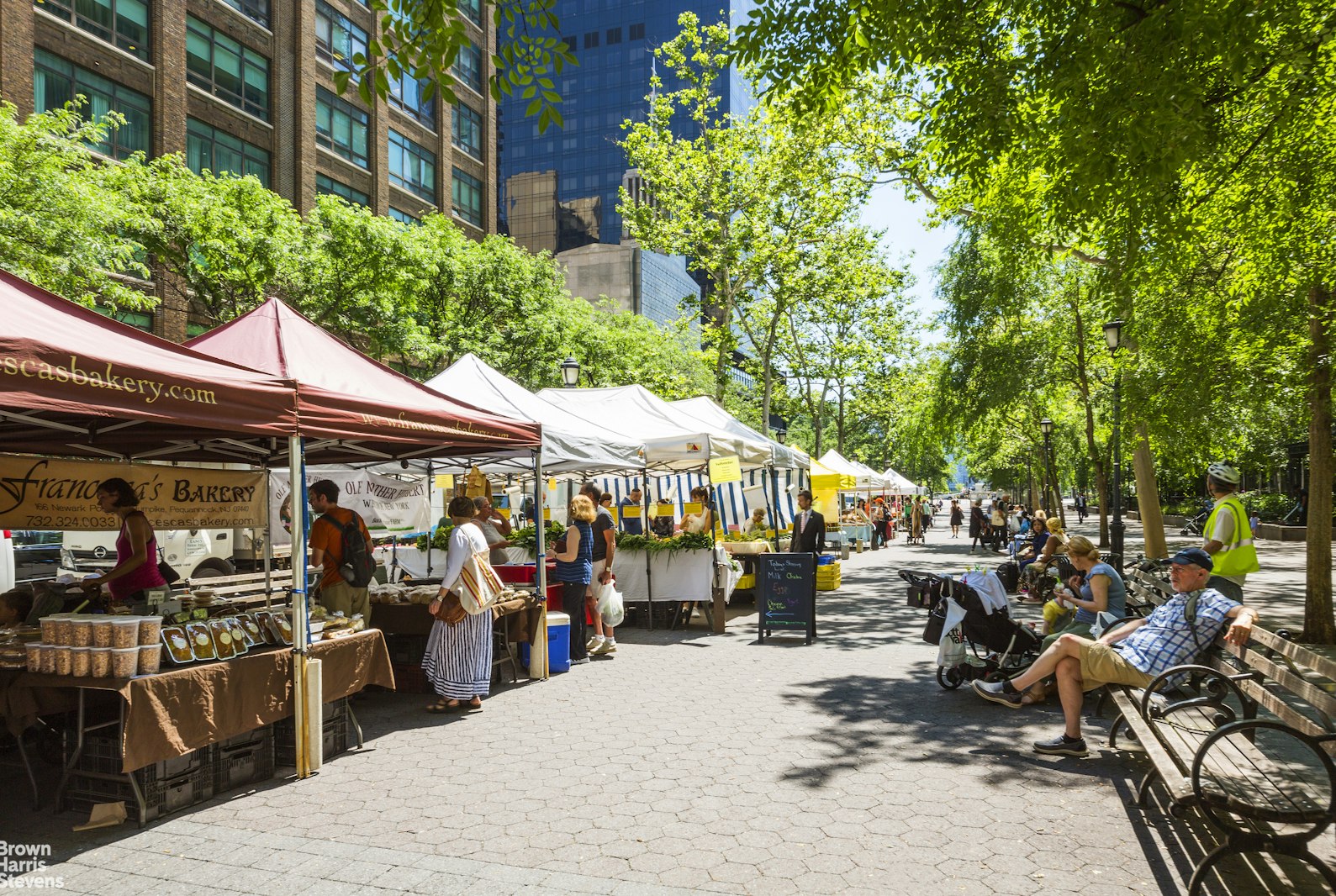 310 East 46th Street, Unit 4N Manhattan, NY 10017 - Photo 16 of 21 a group of people sitting outside of a house