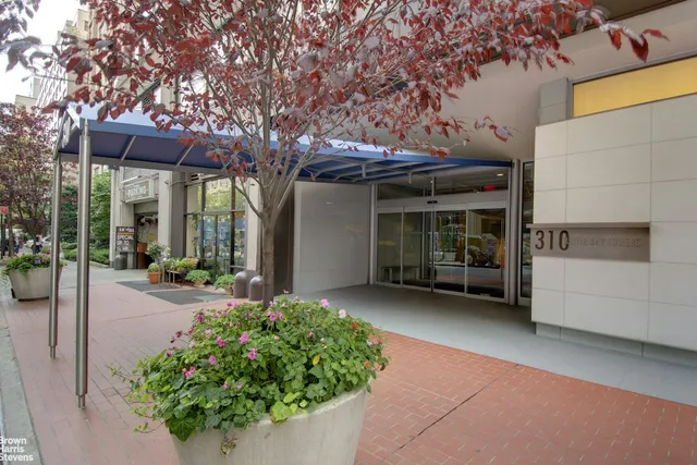$650,000 | 310 East 46th Street, Unit 4N | Midtown East