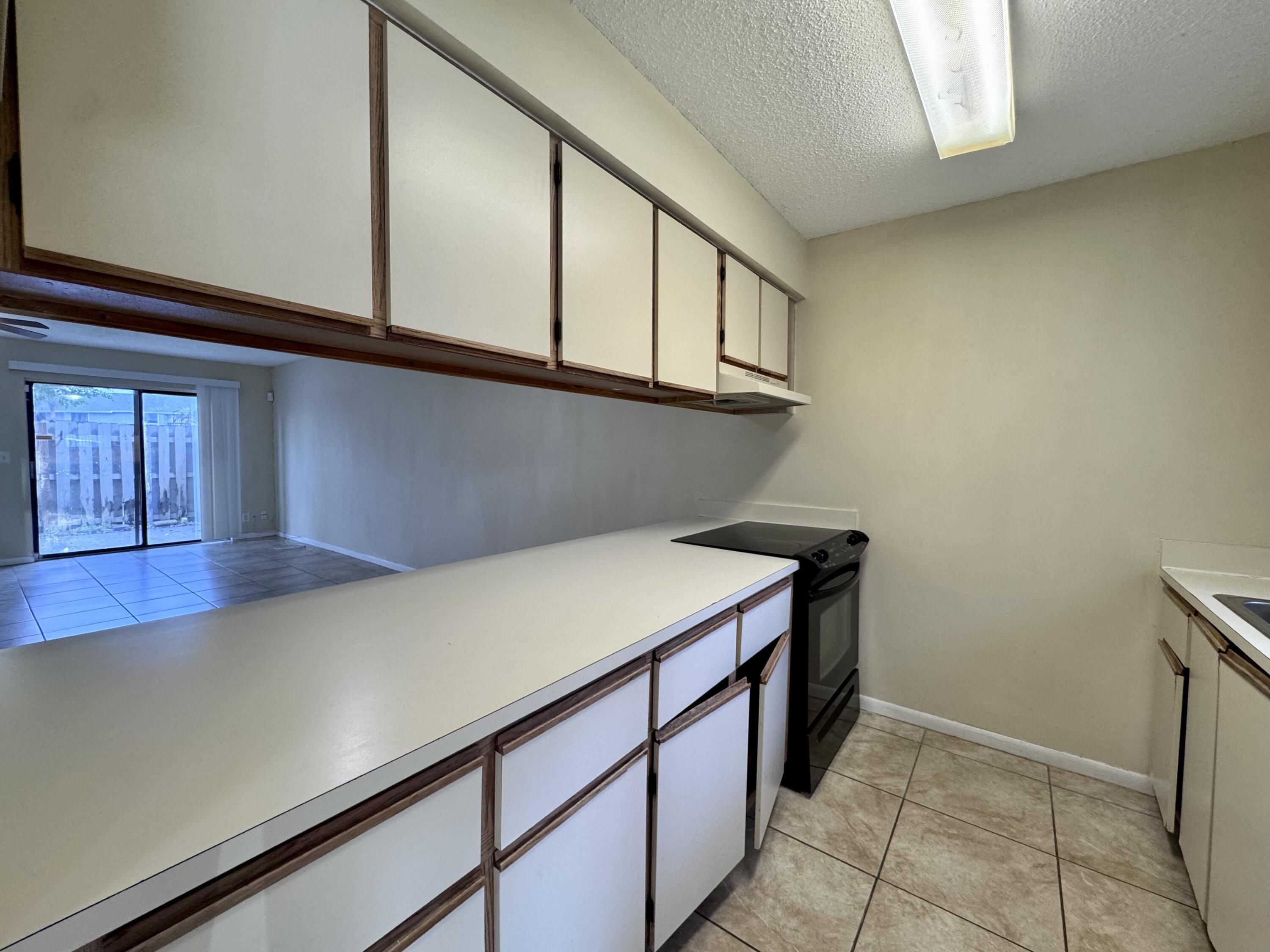 704 Riverside Drive Greenacres, FL 33463 - Photo 4 of 37 IMG_1493