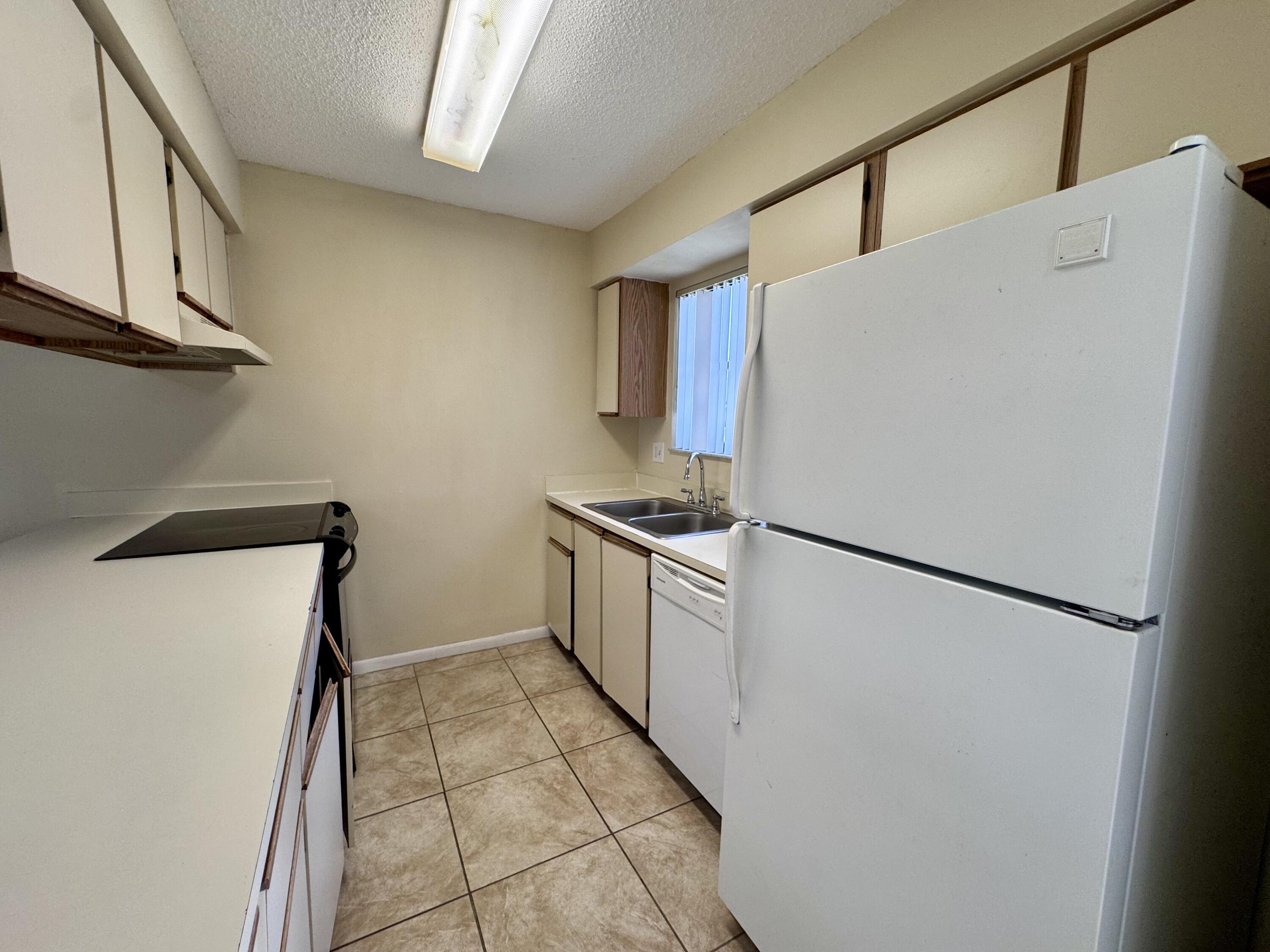 704 Riverside Drive Greenacres, FL 33463 - Photo 5 of 37 IMG_1491