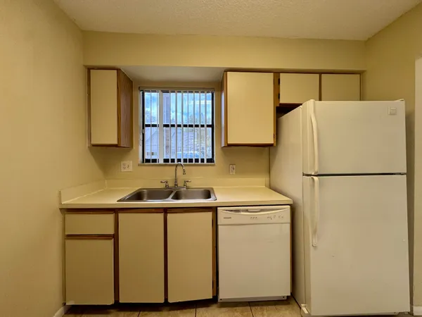 $2,100 | 704 Riverside Drive, Greenacres, FL 33463