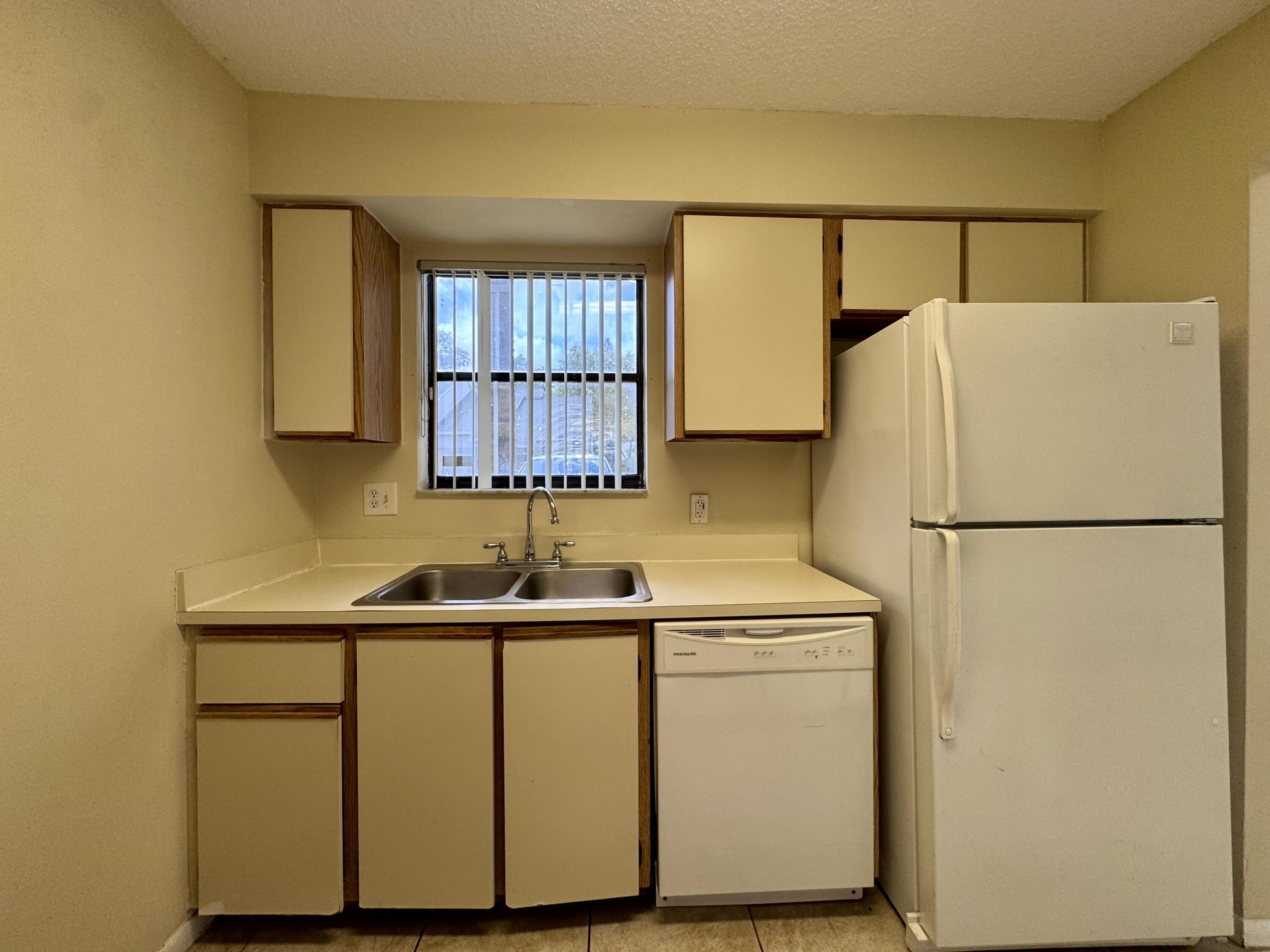 704 Riverside Drive Greenacres, FL 33463 - Photo 7 of 37 IMG_1492