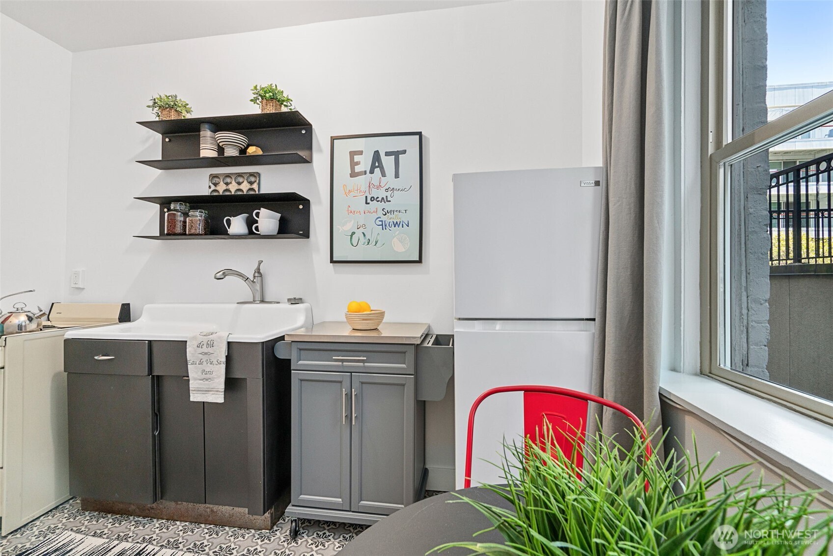 7 Harrison Street, Unit 26 Seattle, WA 98109 - Photo 14 of 30