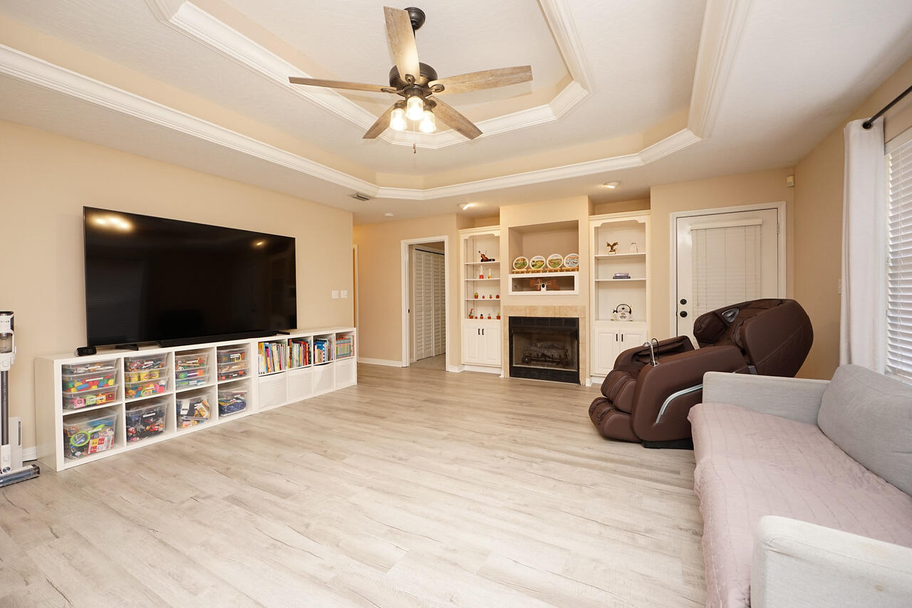 1958 Chesapeake Ridge Fort Walton Beach, FL 32547 - Photo 11 of 20 1958ChesapekeLiving2-X2