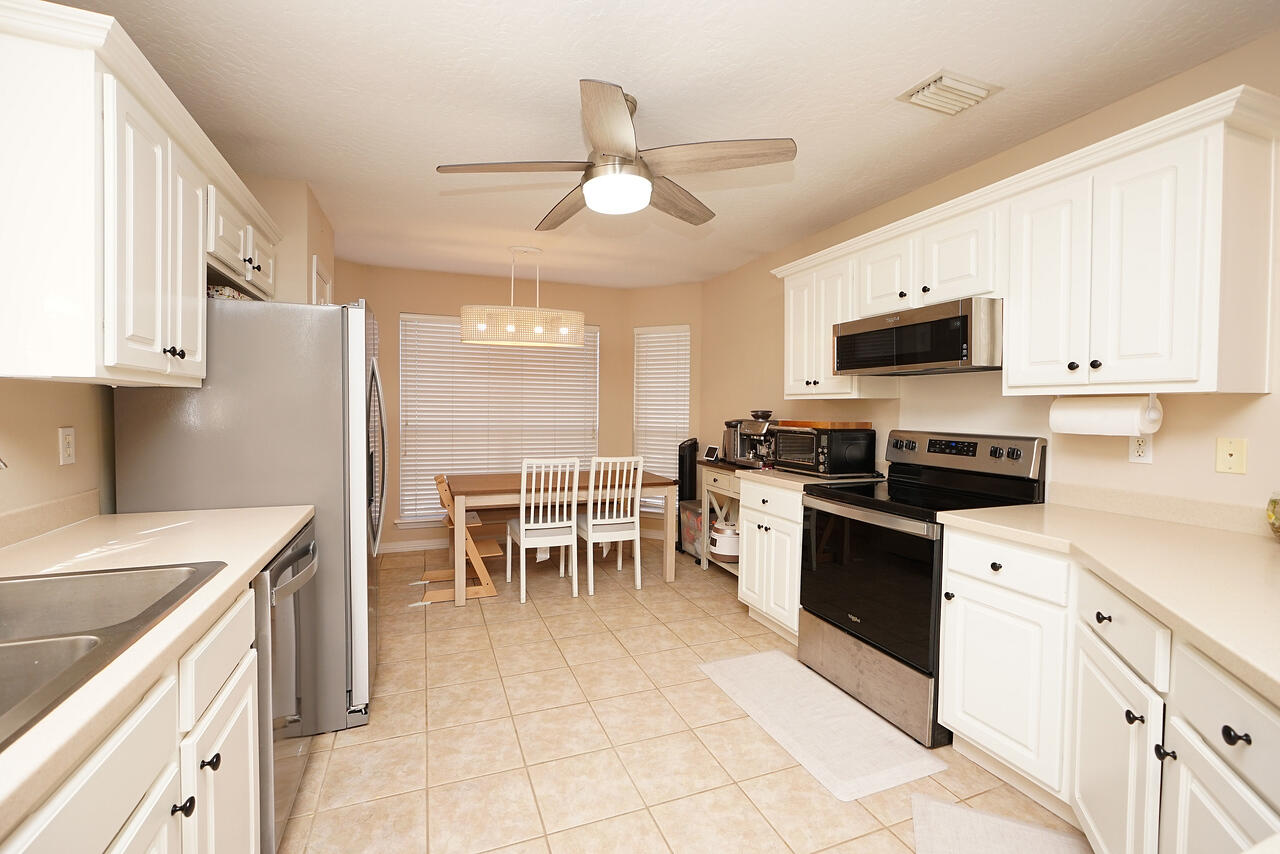 1958 Chesapeake Ridge Fort Walton Beach, FL 32547 - Photo 7 of 20 1958ChesapekeLKItchen2-X2