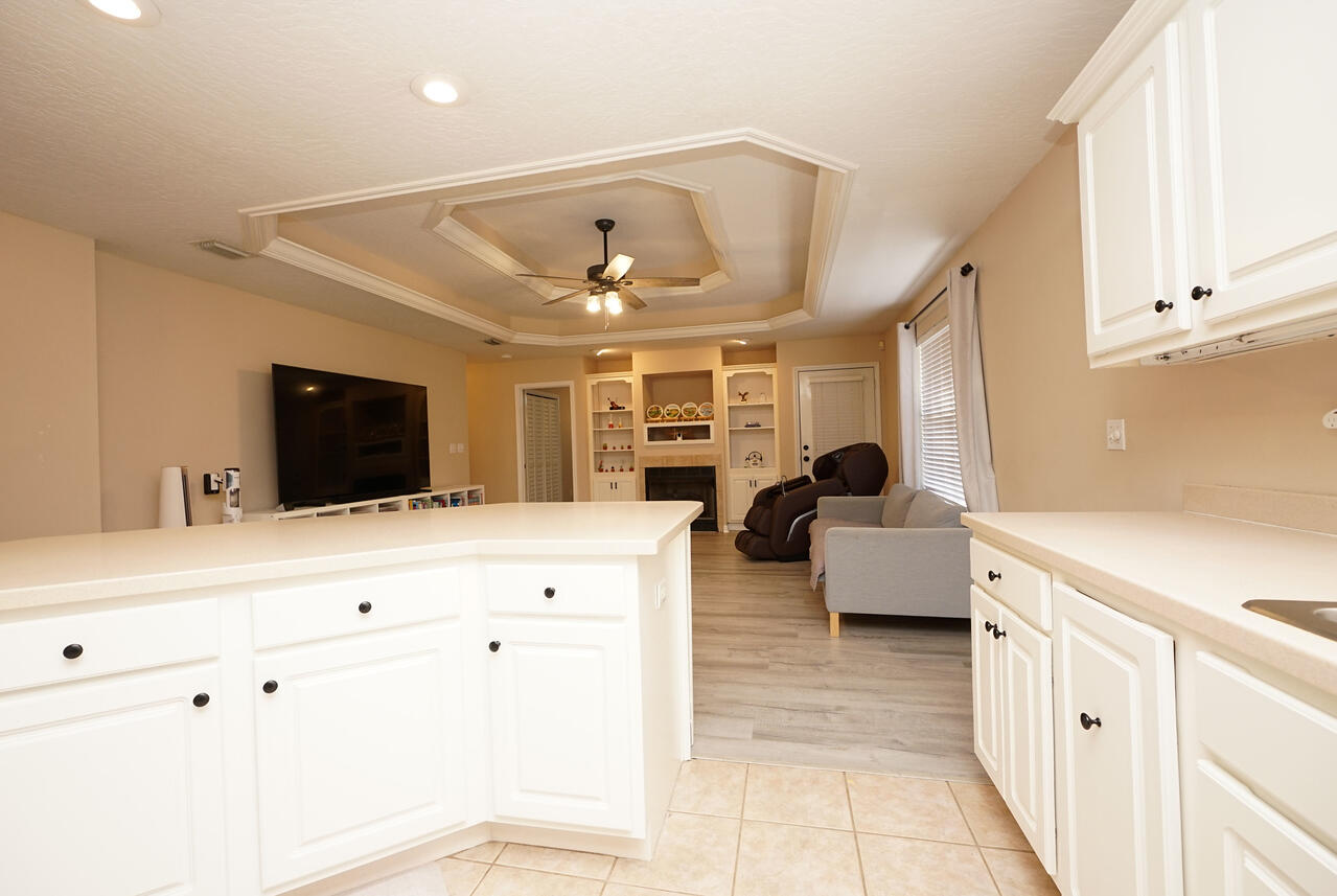 1958 Chesapeake Ridge Fort Walton Beach, FL 32547 - Photo 9 of 20 1958ChesapekeKitchen9981-X2