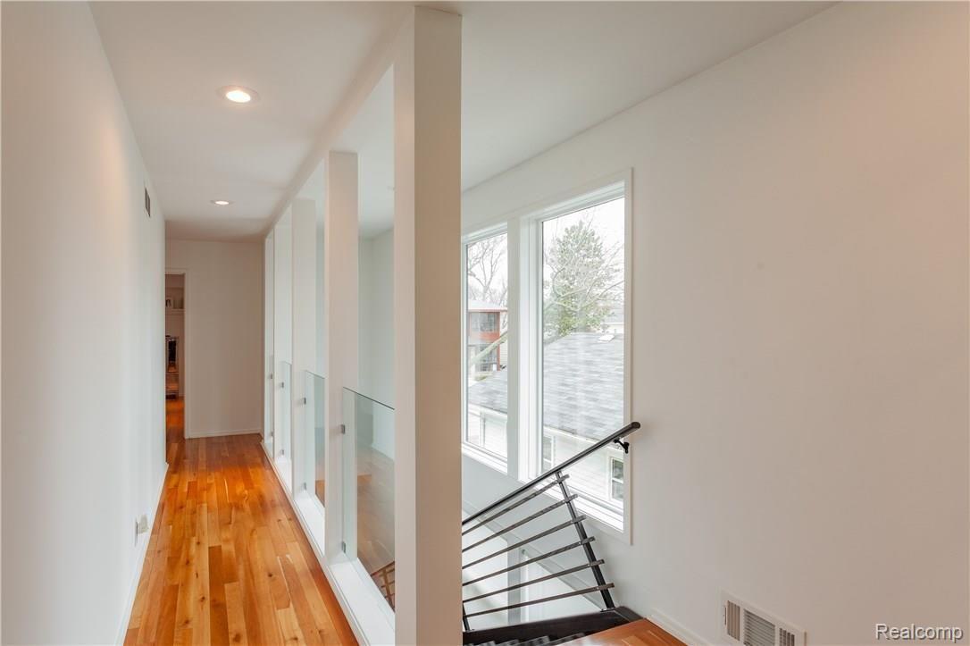 1422 Ruffner Avenue Birmingham, MI 48009 - Photo 13 of 27 Upper level hallway