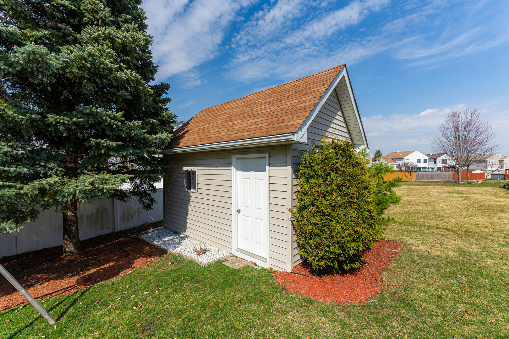 341 Sundance Drive Bartlett, IL 60103 - Photo 34 of 40 a backyard of a house with lots of green space