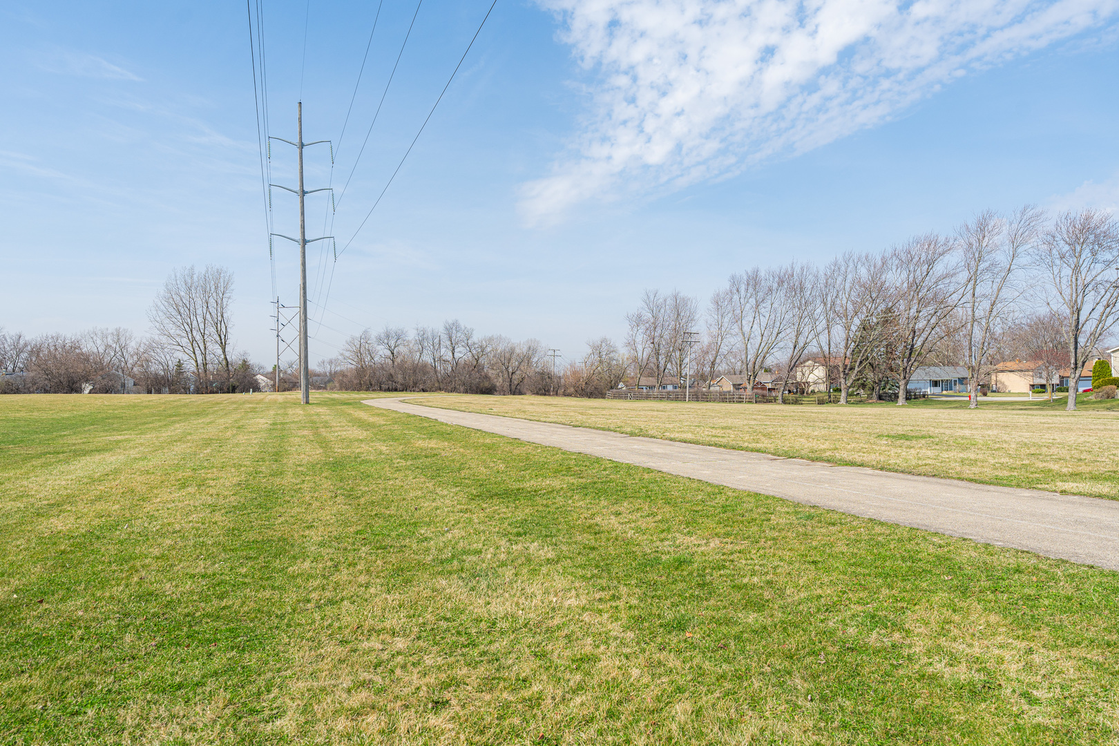 341 Sundance Drive Bartlett, IL 60103 - Photo 38 of 40 a view of an ocean with a big yard