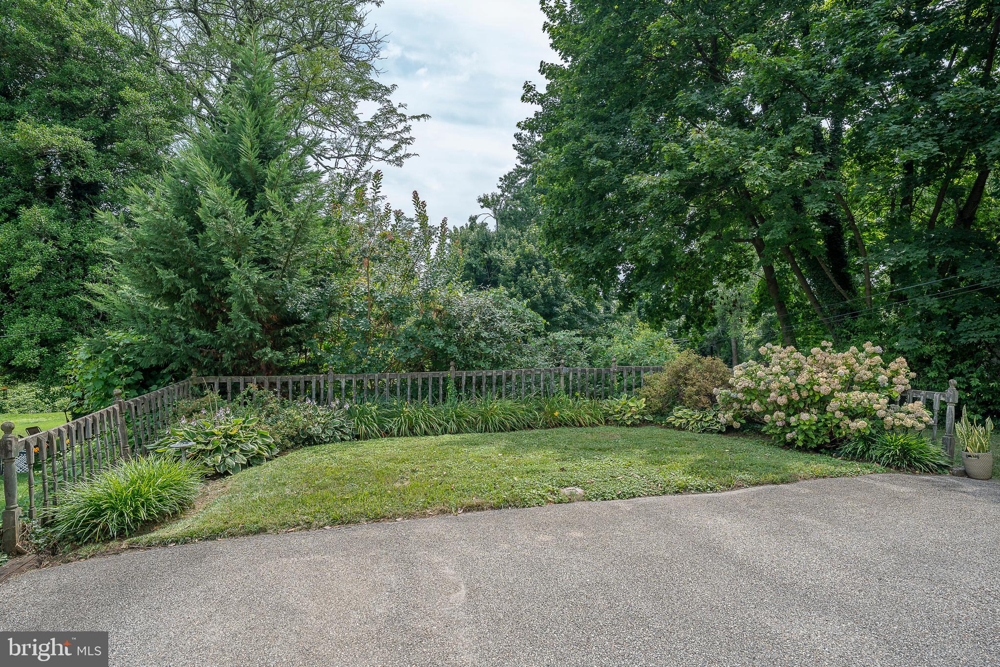 472 St Davids Avenue Wayne, PA 19087 - Photo 39 of 48 Exterior rear parking