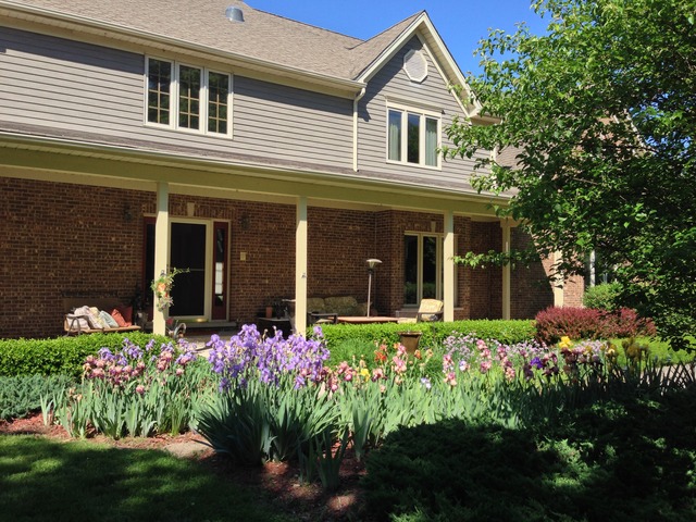 988 Plum Tree Road Fox River Grove, IL 60021 - Photo 25 of 25 a front view of a house with a yard