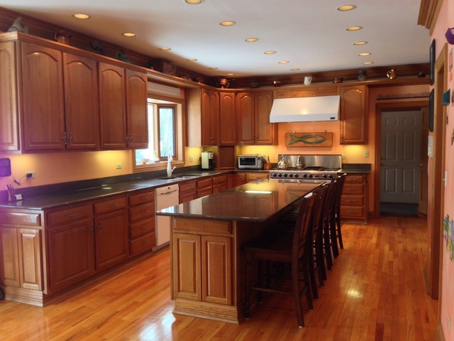 988 Plum Tree Road Fox River Grove, IL 60021 - Photo 5 of 25 a kitchen with a sink counter and chairs