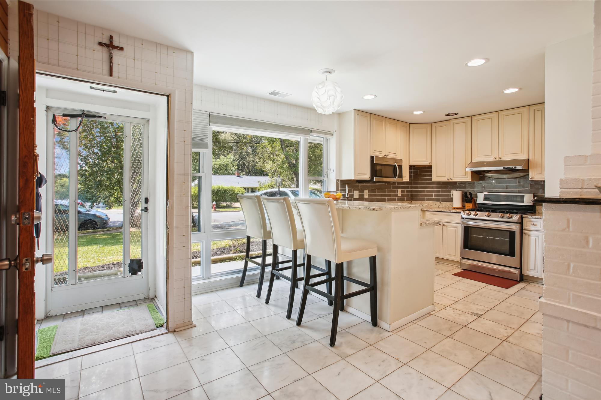 5821 Atteentee Road Springfield, VA 22150 - Photo 3 of 38 Kitchen