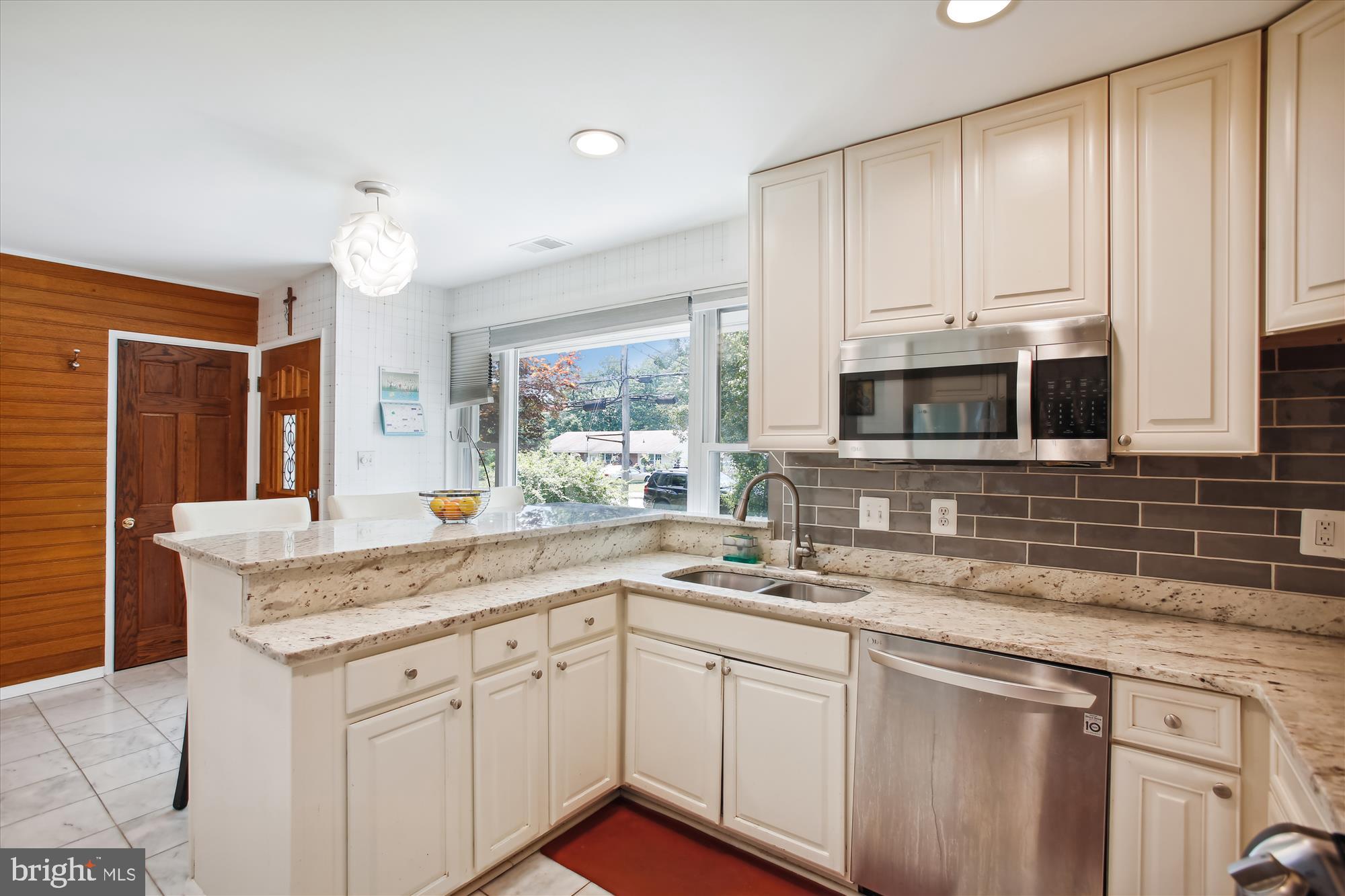 5821 Atteentee Road Springfield, VA 22150 - Photo 5 of 38 Kitchen