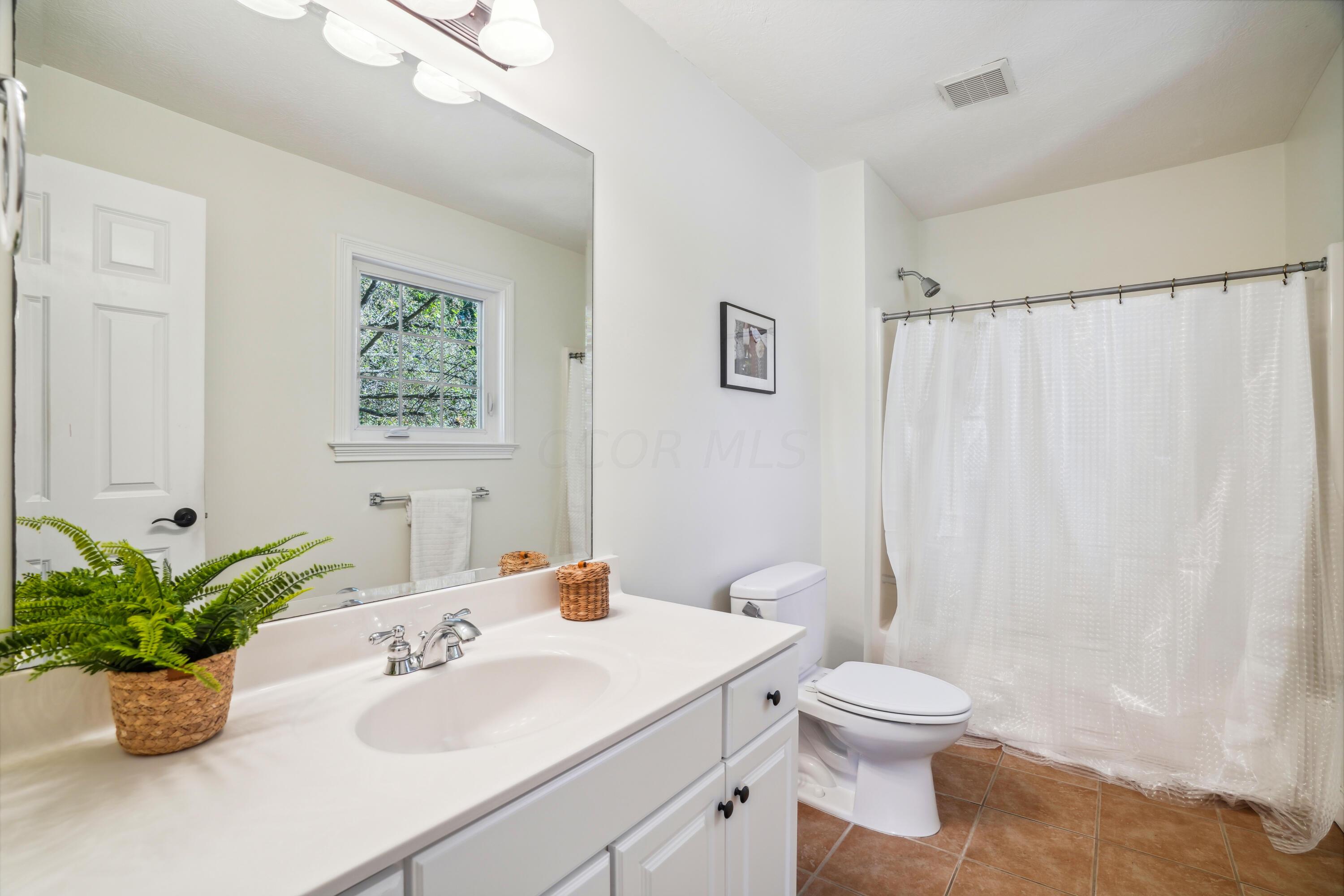 10403 Liberty Road Powell, OH 43065 - Photo 39 of 76 Full Bath