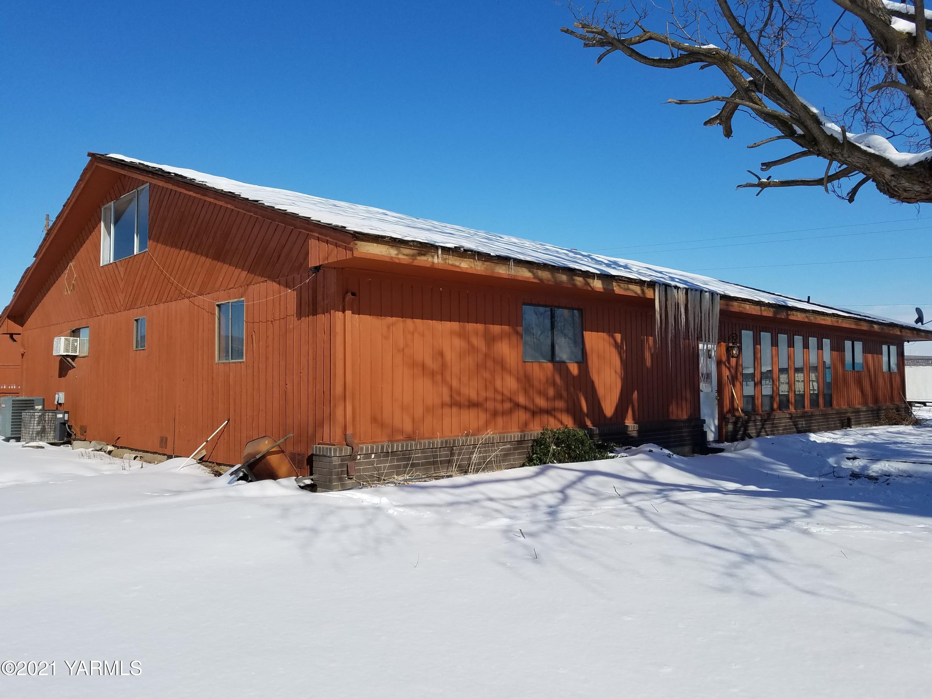 501 Mohar Road Grandview, WA 98930 - Photo 1 of 24 a view of wooden fence
