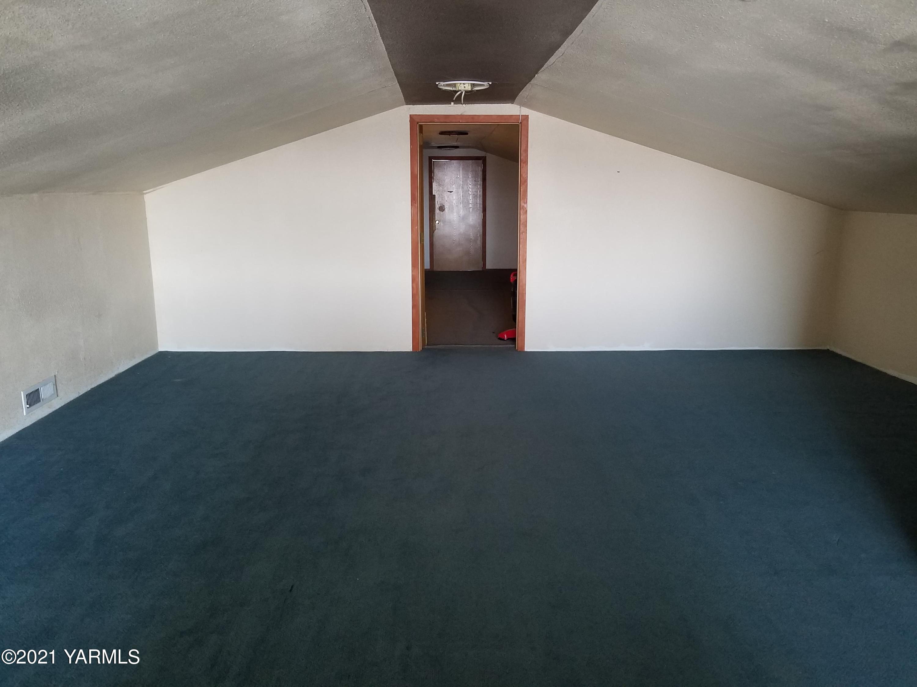 501 Mohar Road Grandview, WA 98930 - Photo 15 of 24 a view of an empty room with wooden floor and a window