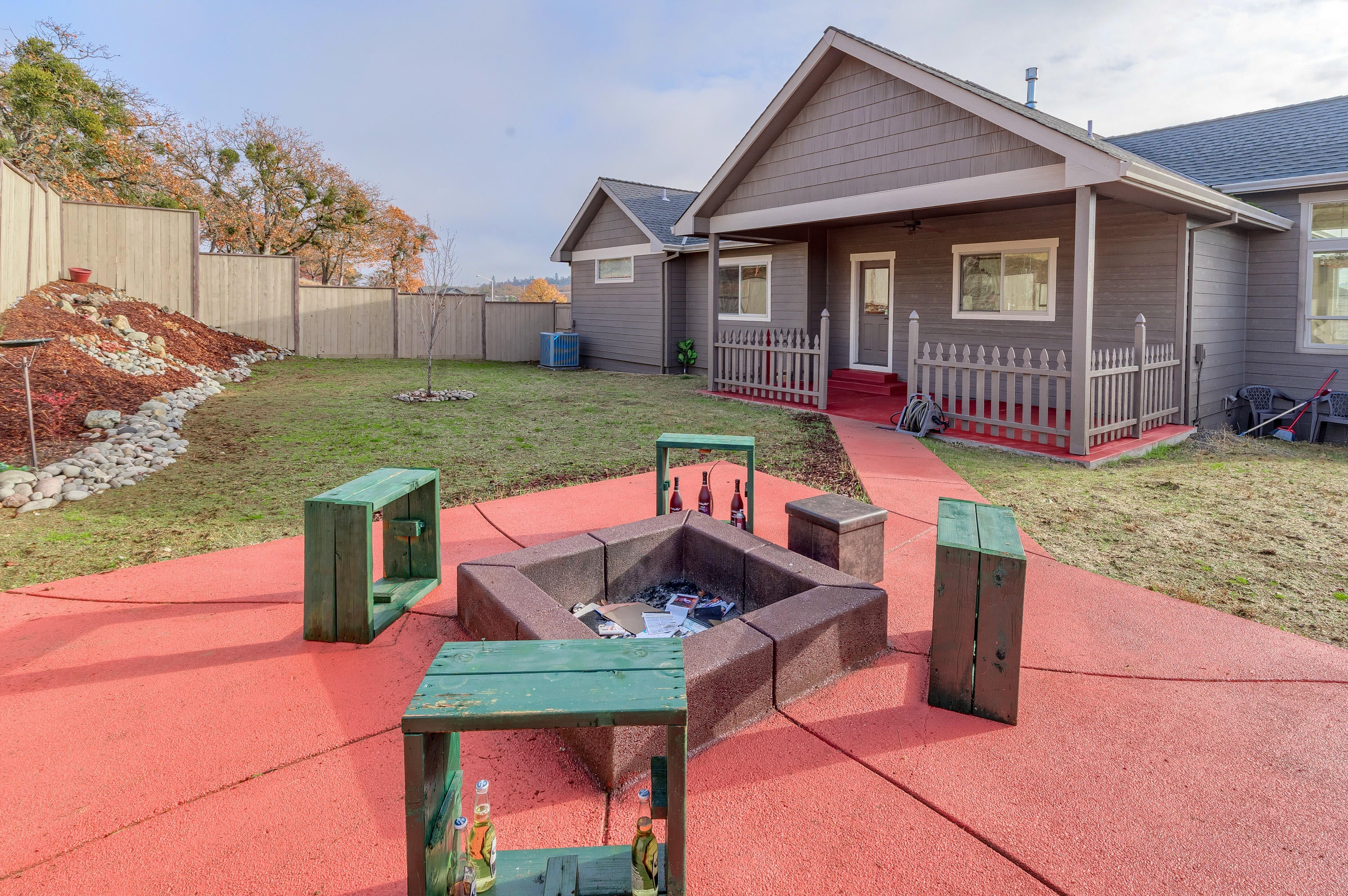 1013 Azure Way Eagle Point, OR 97524 - Photo 26 of 28 Fun fire pit