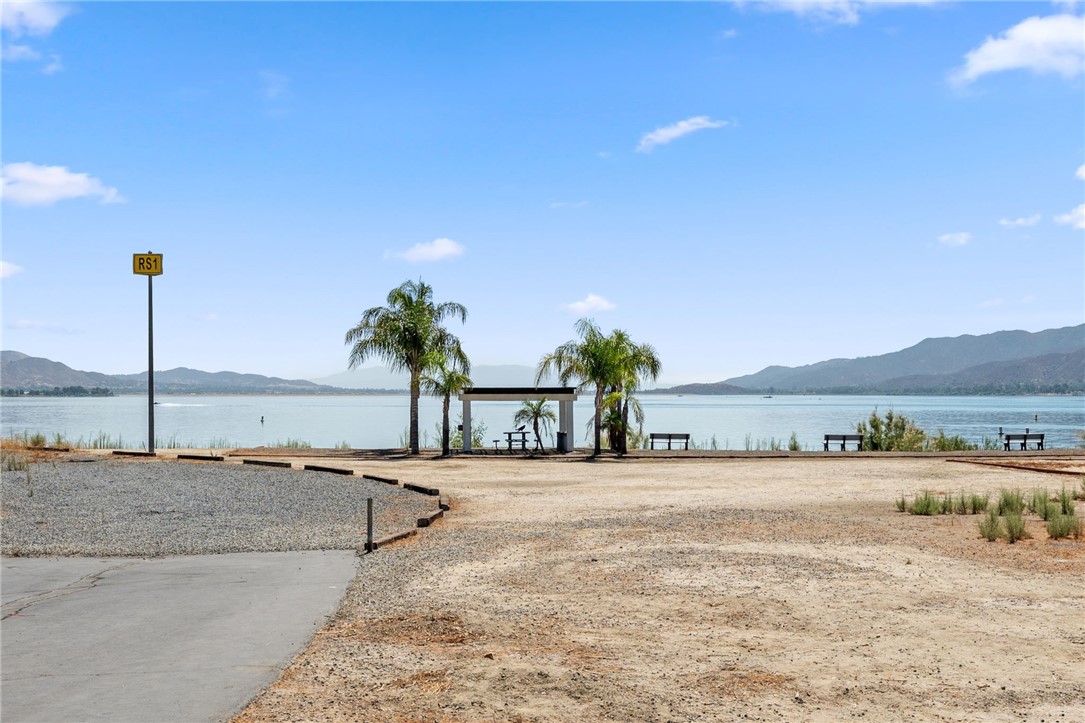 32000 Riverside Drive, Unit J8 Lake Elsinore, CA 92530 - Photo 25 of 33 a view of outdoor space and yard