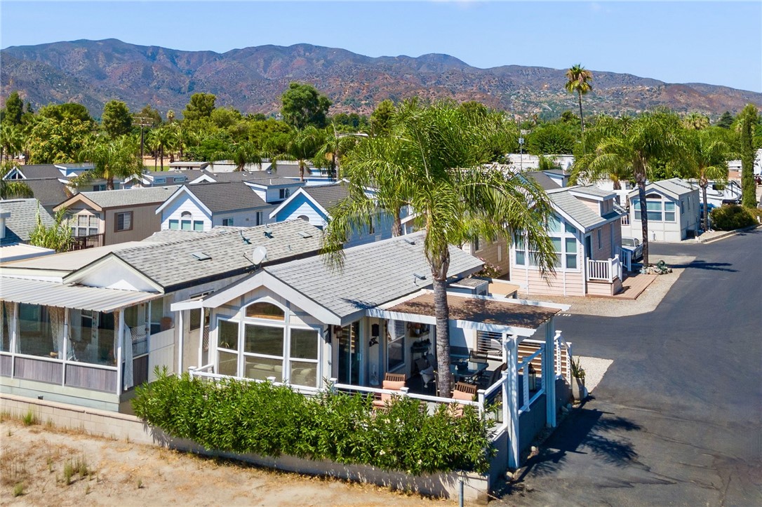 32000 Riverside Drive, Unit J8 Lake Elsinore, CA 92530 - Photo 5 of 33