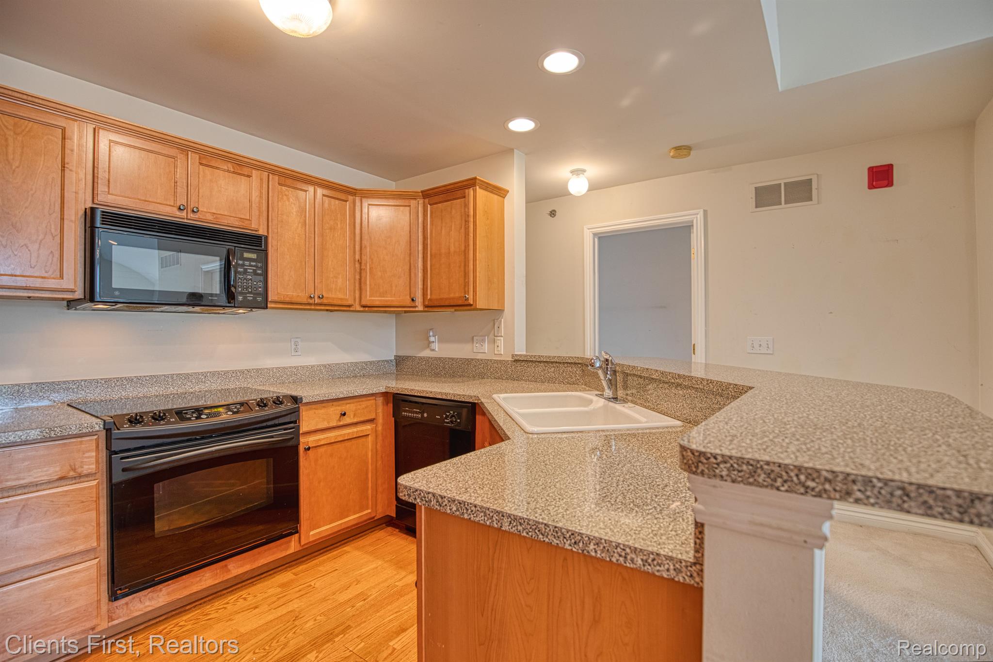 45473 North Stonewood Road Canton, MI 48187 - Photo 14 of 50 Gallery Image 14