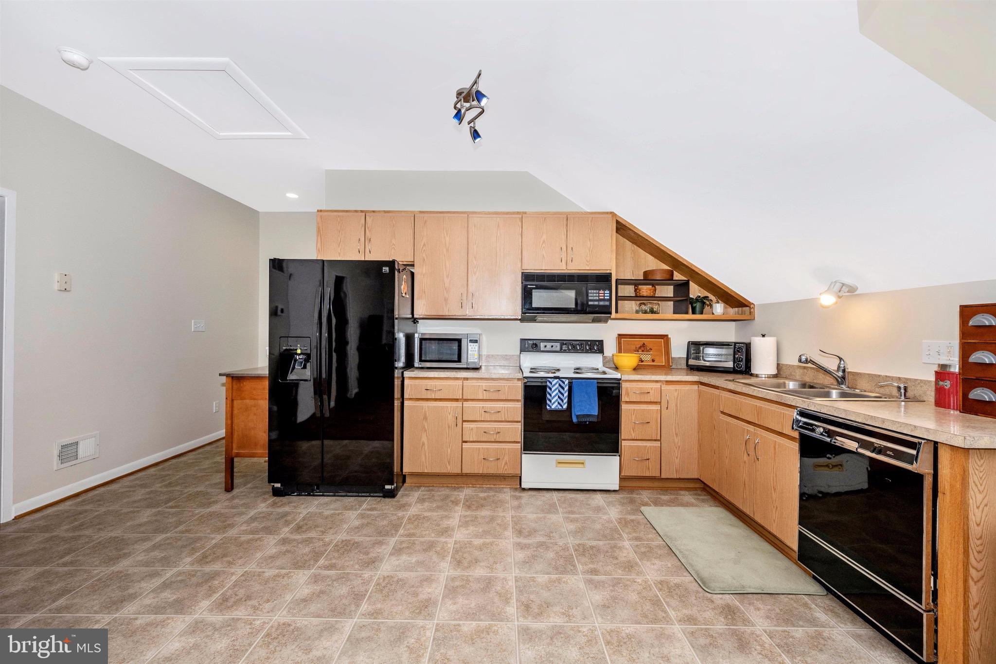 4967 Ten Oaks Road Dayton, MD 21036 - Photo 45 of 74 Kitchen Apartment